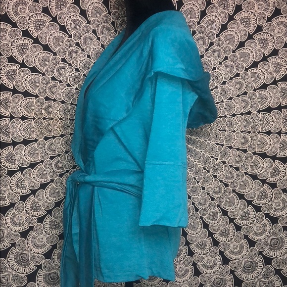 🆕 Jade Jacket with Hood - Picture 5 of 17